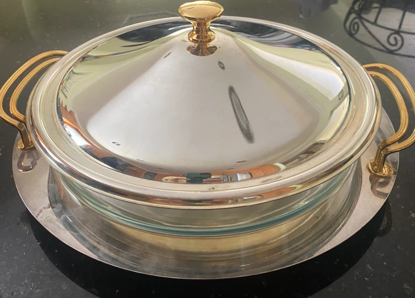 2.5 Qt. Round Baker with Silver Plated Stand and Lid