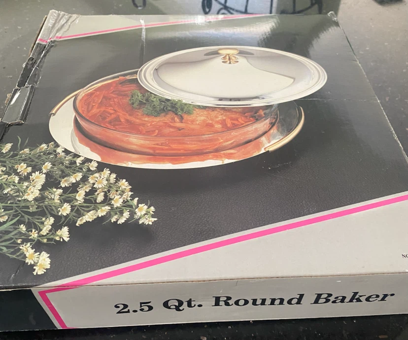 2.5 Qt. Round Baker with Silver Plated Stand and Lid - photo 2