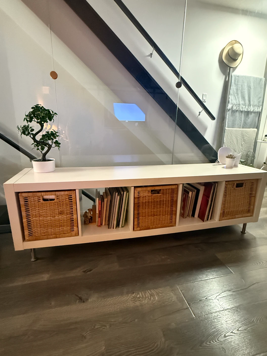 White Cube Storage Unit with 4 Baskets