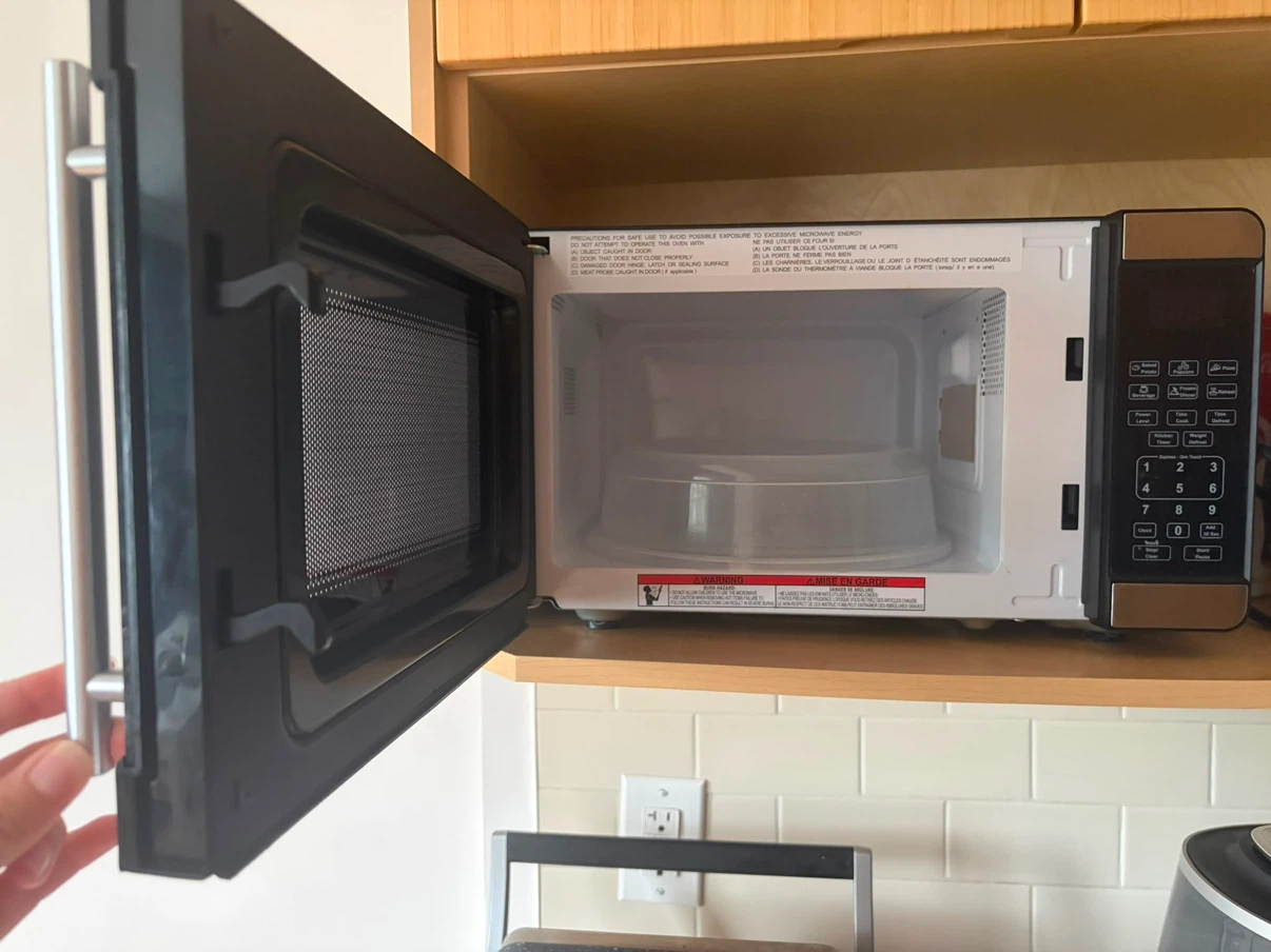 Avanti Stainless Steel Microwave Oven (Excellent Condition)