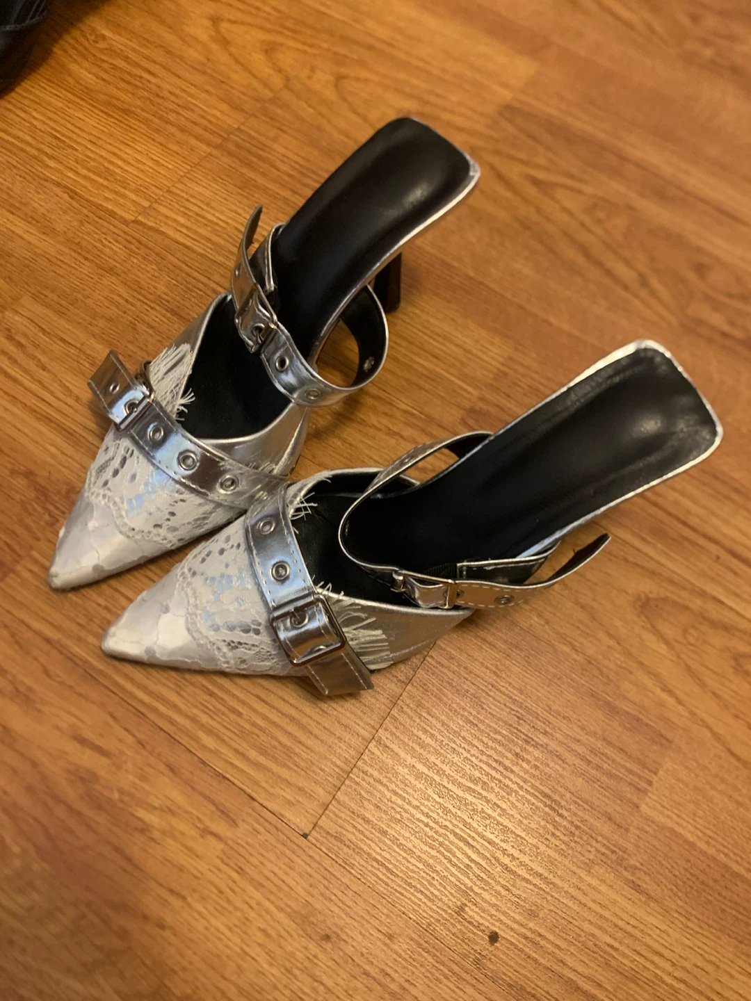 Unique Silver Lace Kitten Heels - photo 2