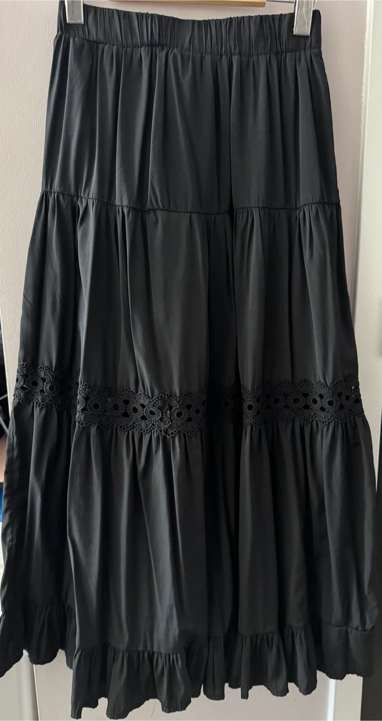 Black Midi Skirt (can fit S-M)