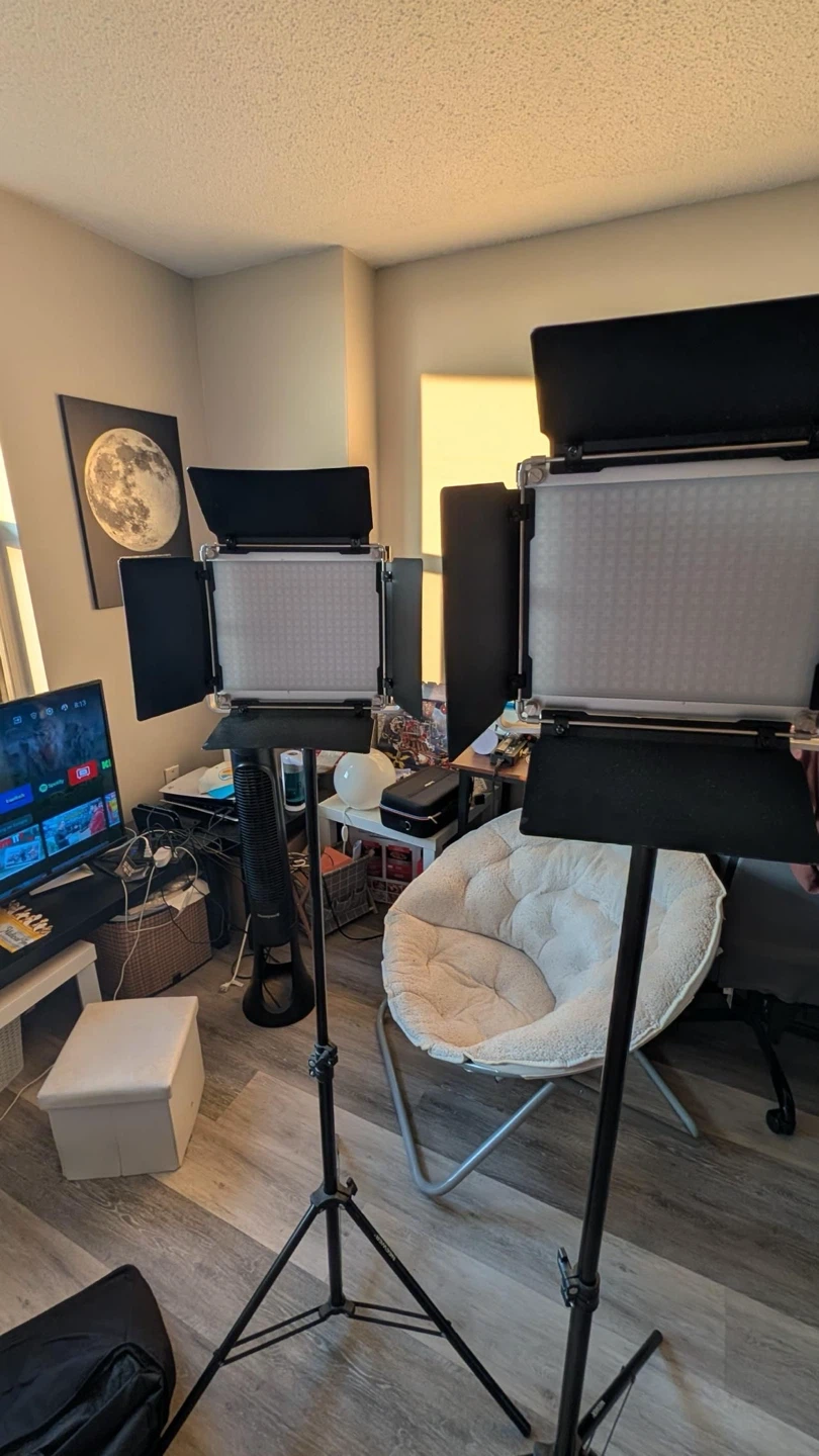Neewer 660 PRO RGB LED Video Light Kit