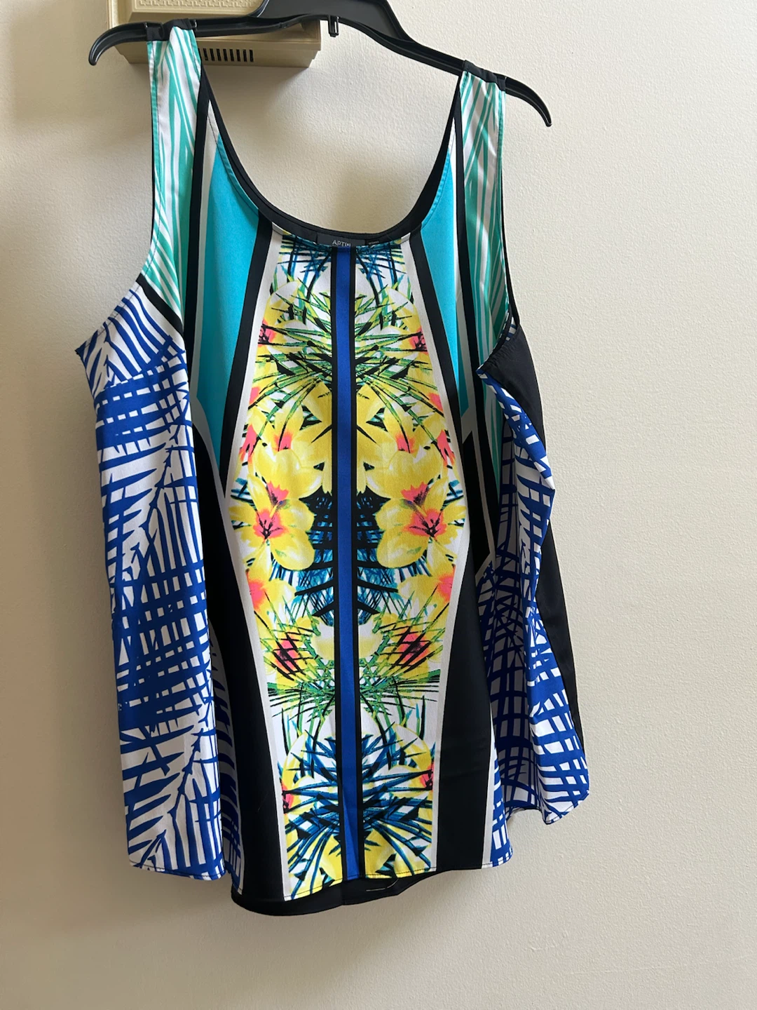 NWT - Women’s sleeveless blouse-size 2X