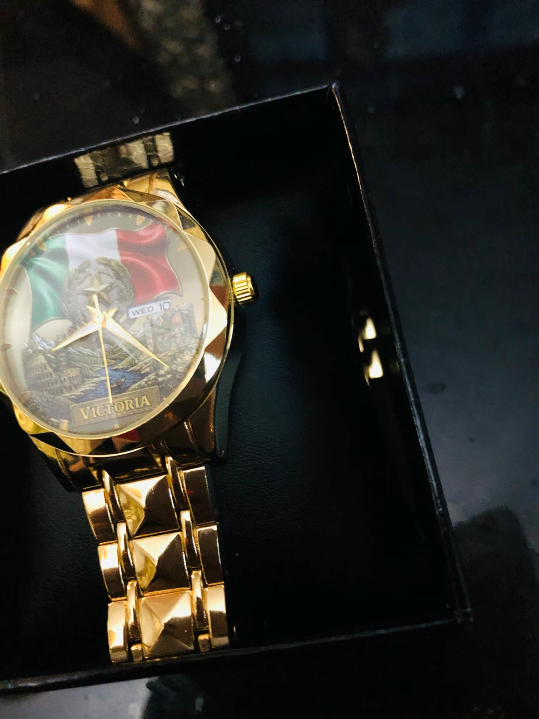 Victoria Gold Tone Watch with Italian  Flag Design - photo 3