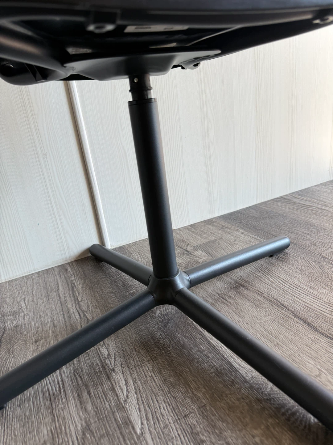 IKEA Swivel Chair – Like New - photo 2