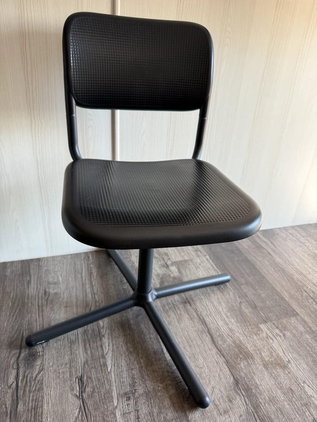 IKEA Swivel Chair – Like New - photo 3