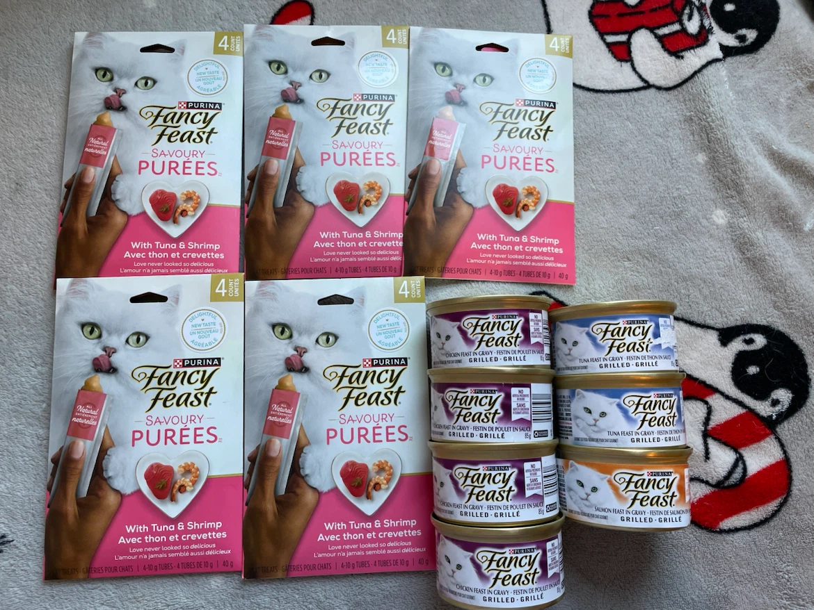 Fancy Feast Cat Lickable Tubes & Wet Food Lot