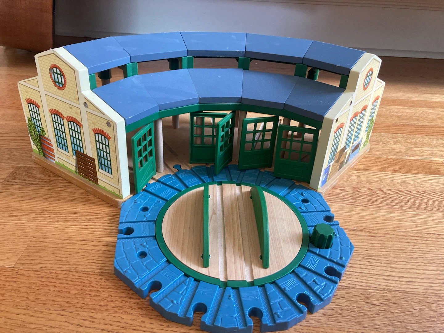 Thomas & Friends Wooden Railway Tidmouth Sheds Playset