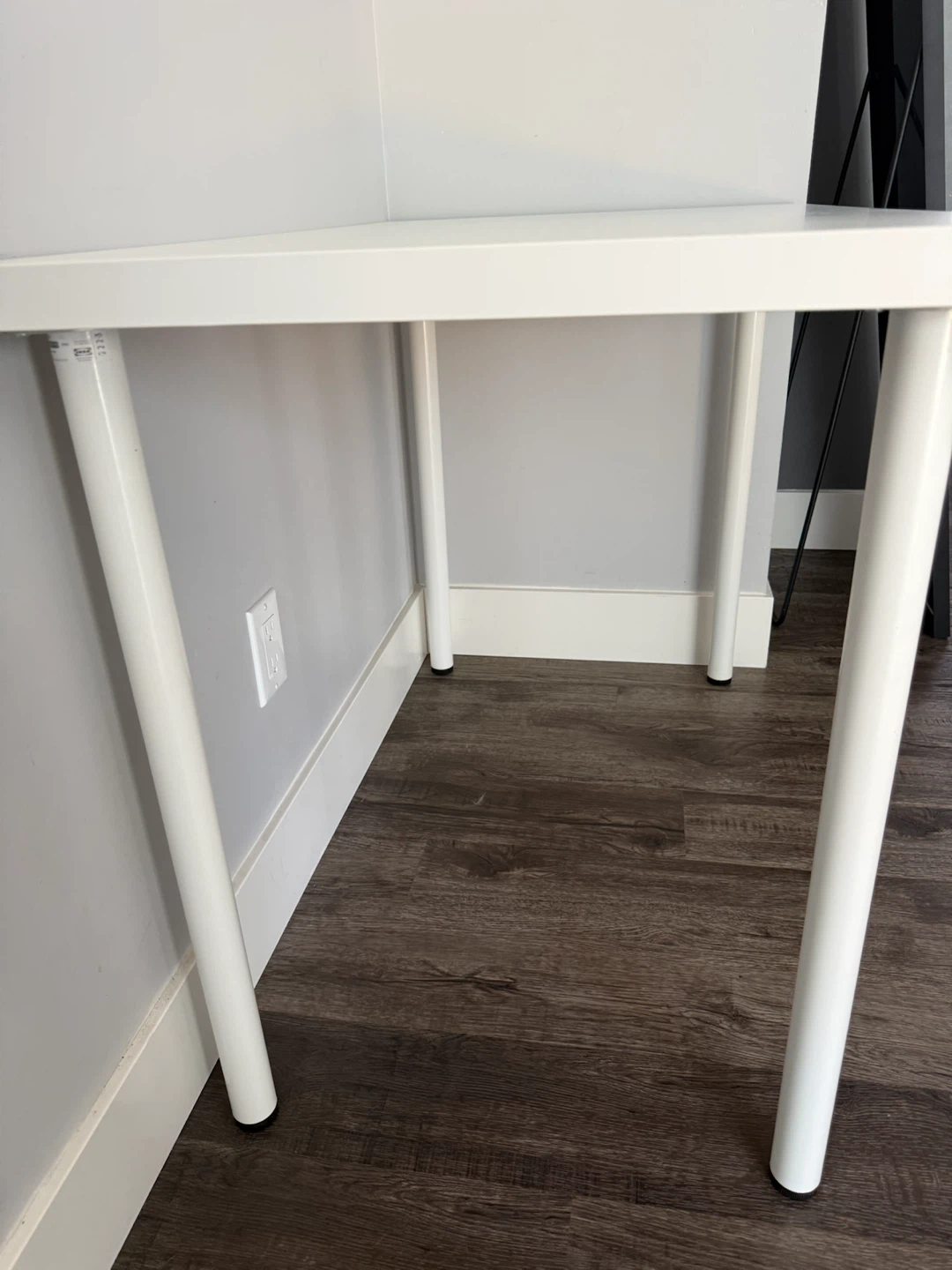 IKEA White Desk/Table 100×60 cm – Like New - photo 3