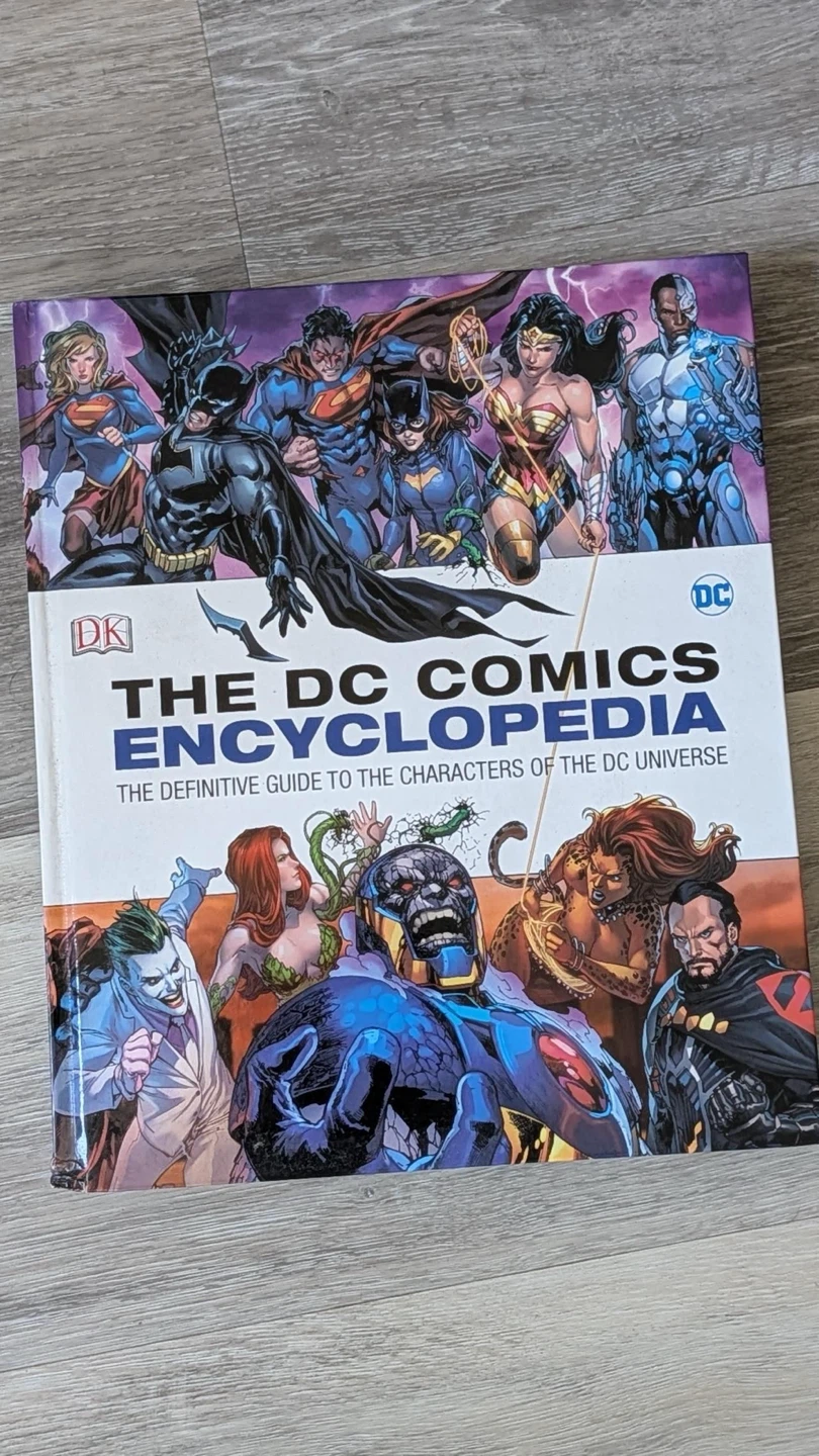 Book Lot: Invincible Compendium 3, DC Encyclopedia  novel - photo 4
