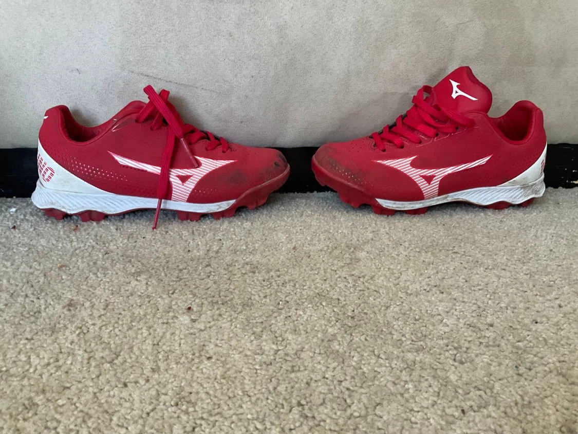 Mizuno Red Cleats big kids Size 1 - photo 2