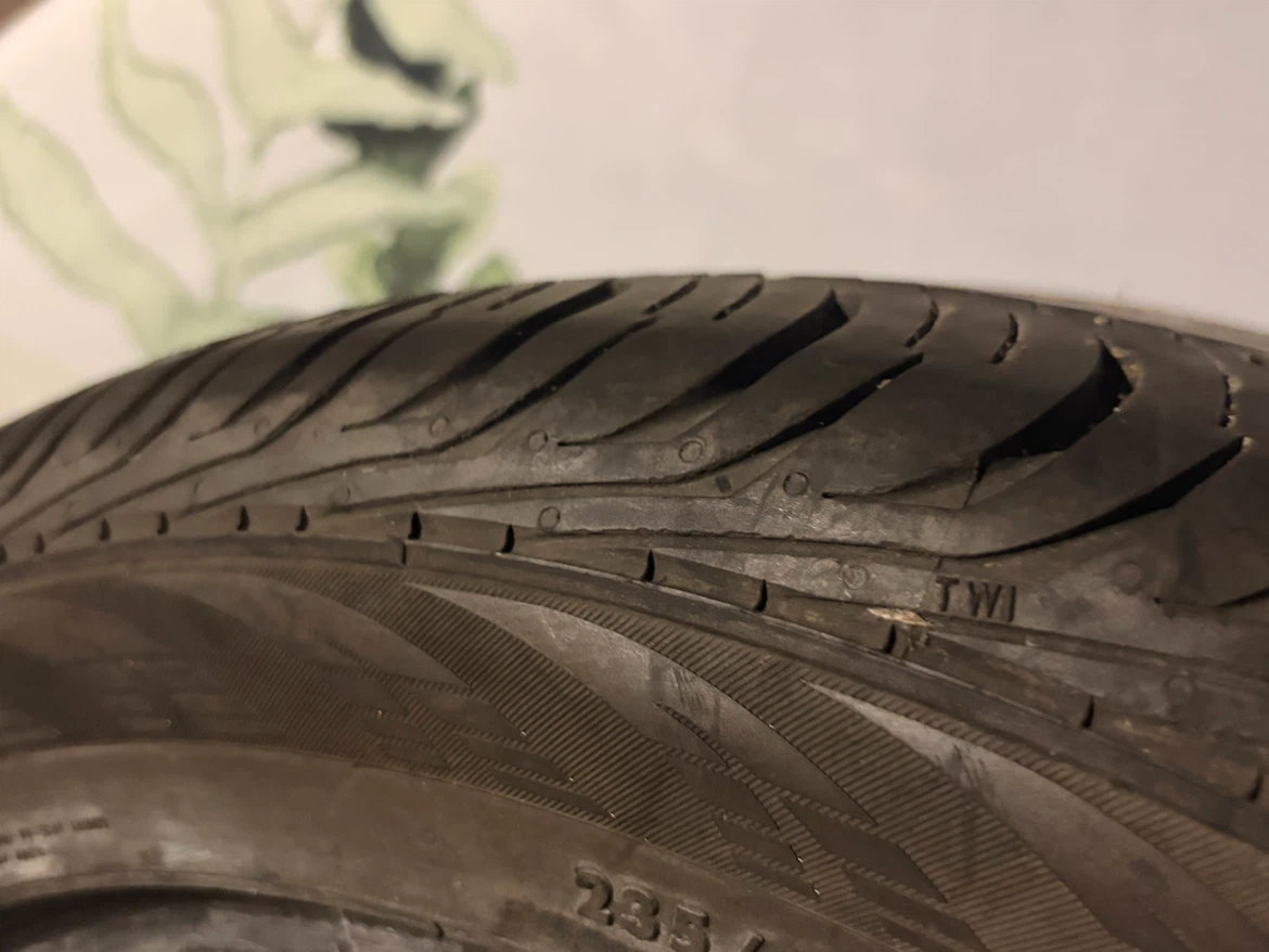 Continental ProContact Tire 235/45 R17 94H - photo 3