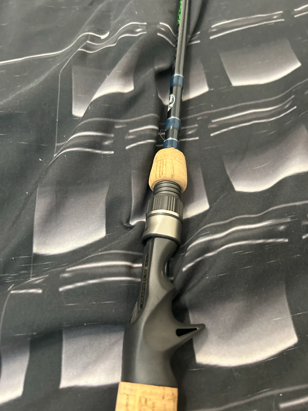 Bass pro graphite series casting rod 7 foot medium heavy - photo 3