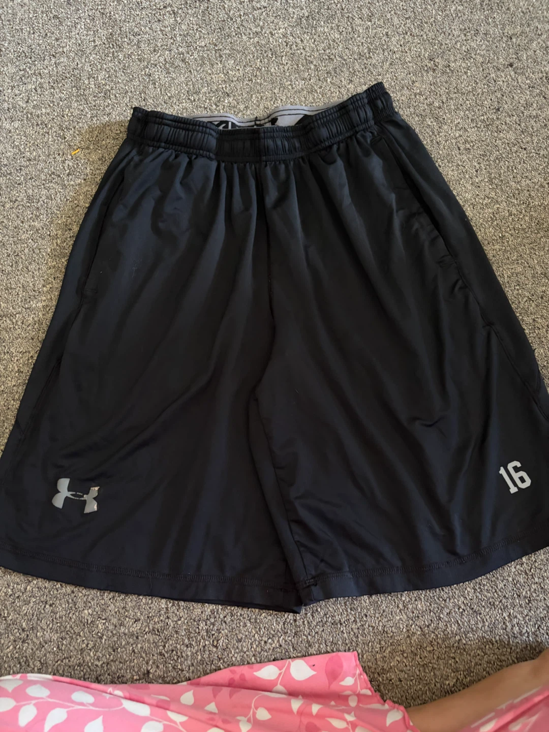 Under Armour Black Athletic Shorts Size Medium