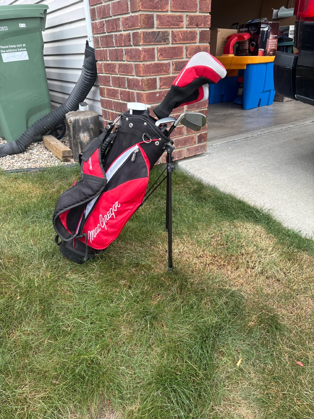MacGregor Golf Club Set with Bag
