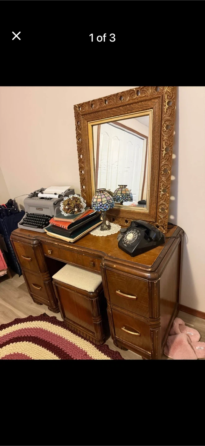 Dresser set
