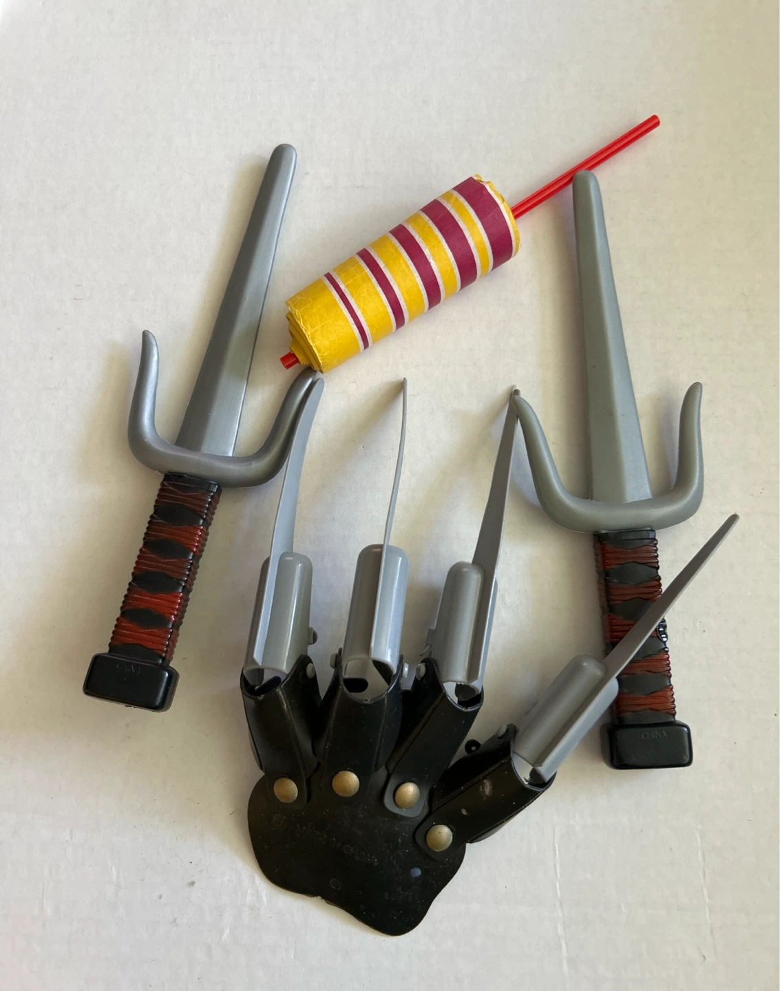 Halloween Costume Prop Set - Freddy Krueger Glove & Sai Weapons - photo 2