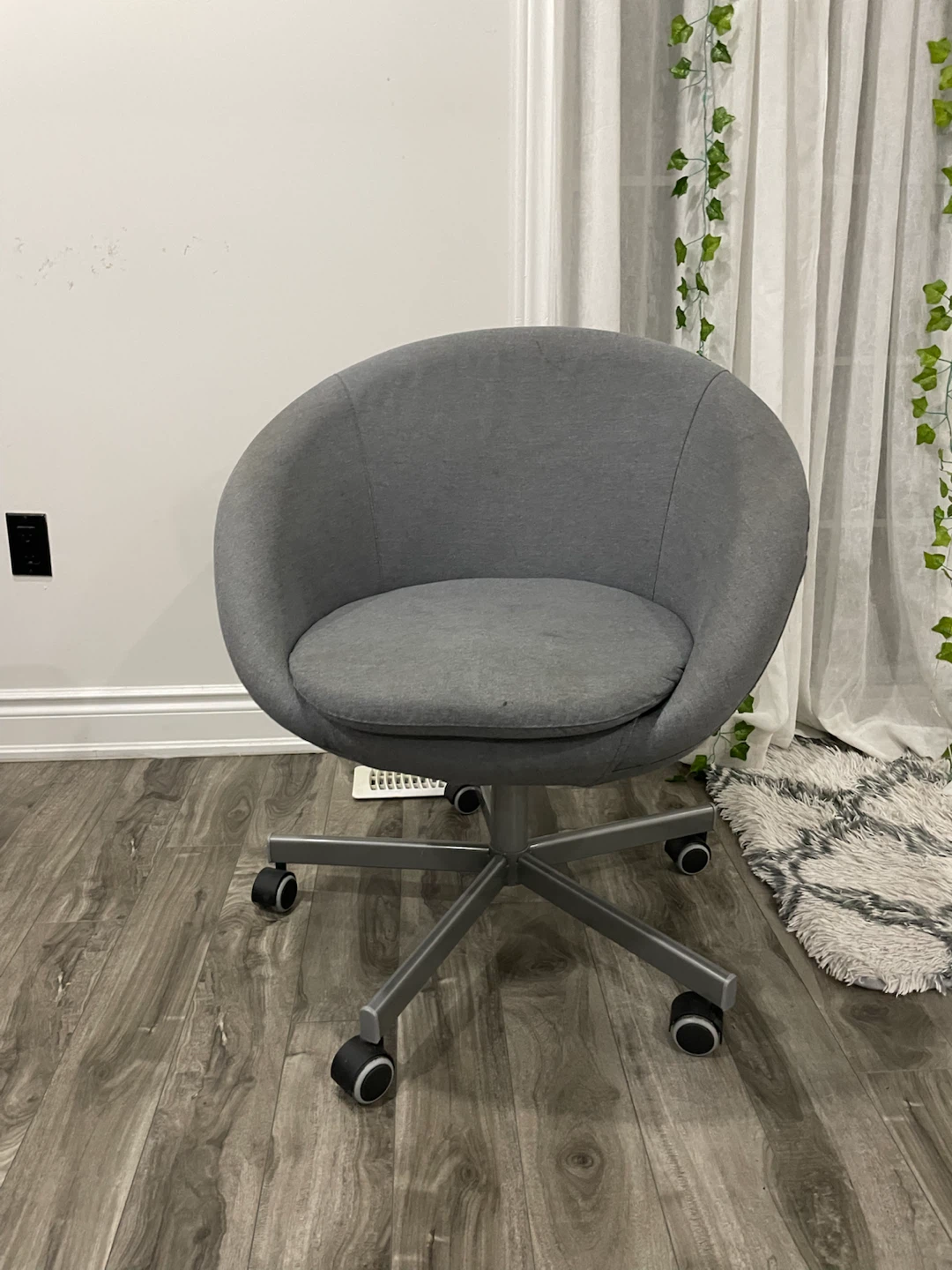 Grey Swivel Office Chair with Wheels - photo 2