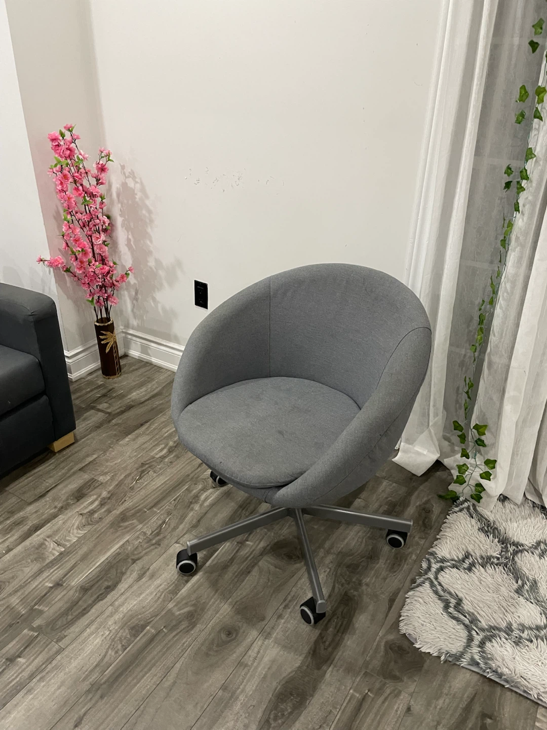 Grey Swivel Office Chair with Wheels - photo 3