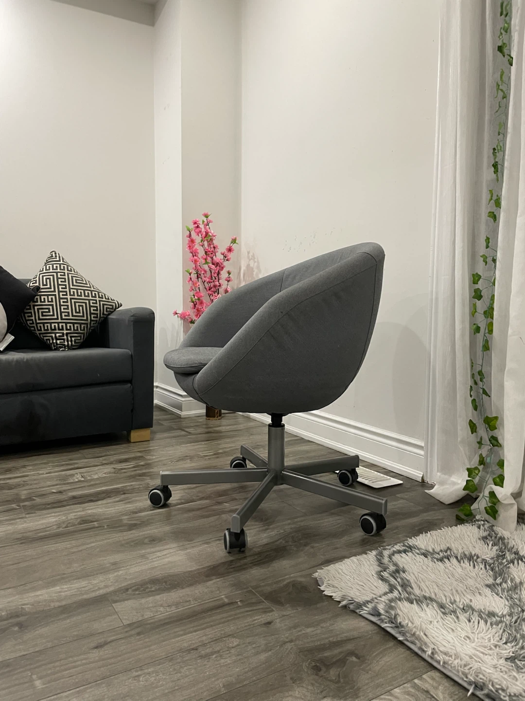 Grey Swivel Office Chair with Wheels - photo 4