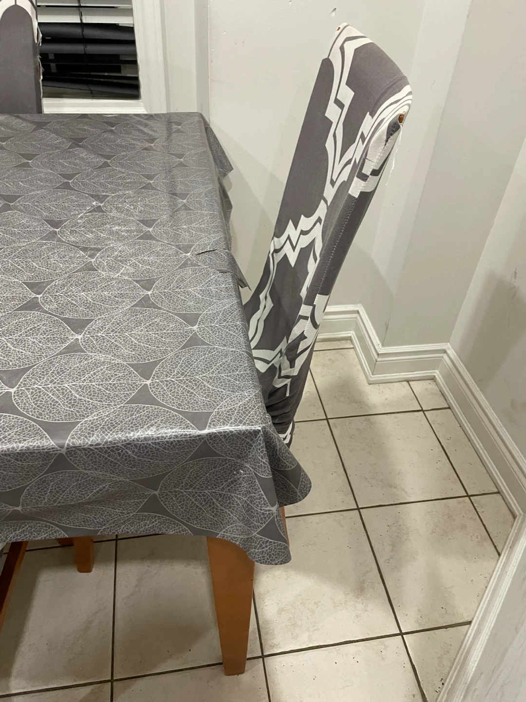 Dining Table and Chairs including Covers - photo 5