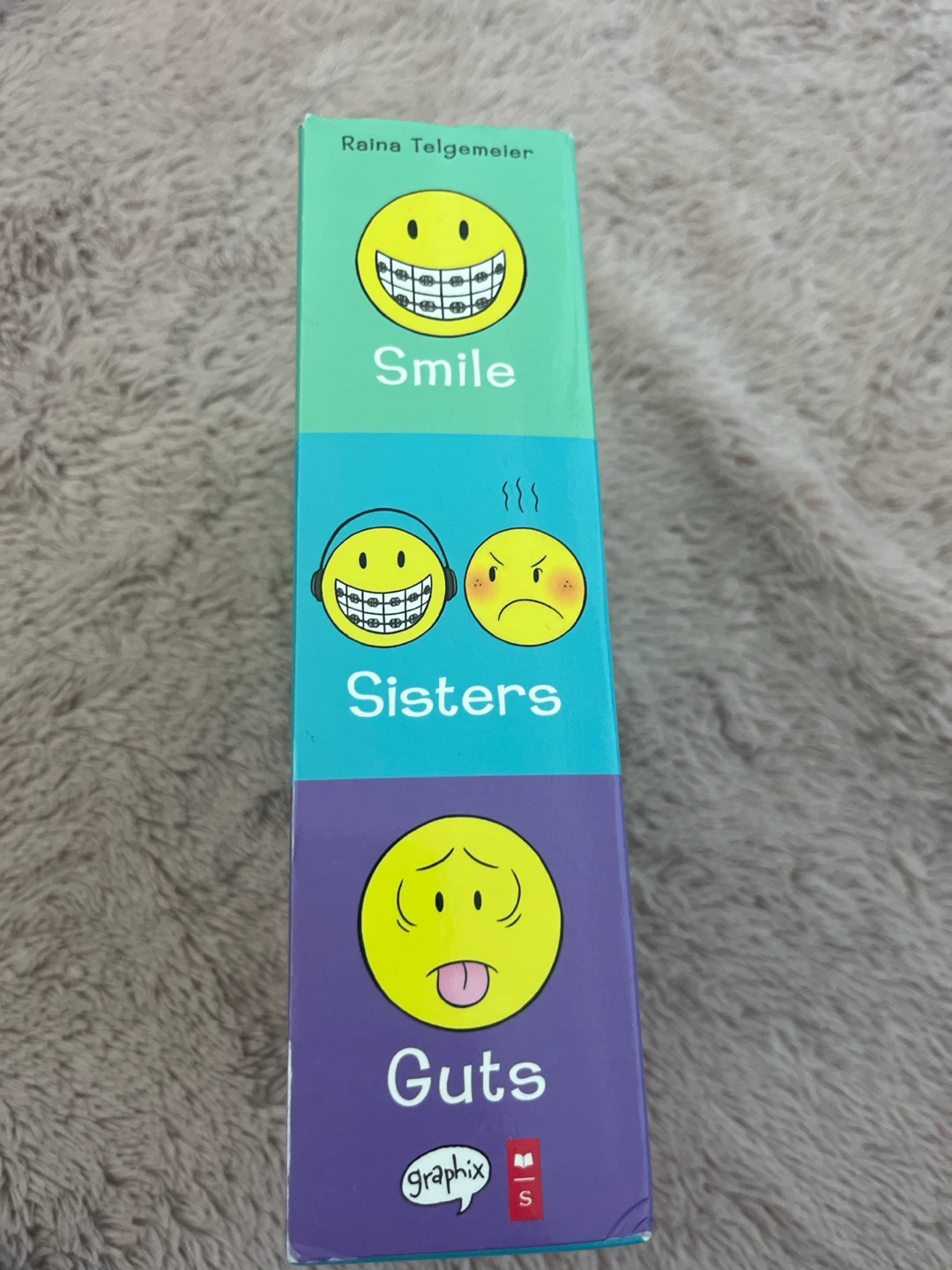 Raina Telgemeier Smile, Sisters, Guts Graphic Novels - photo 2