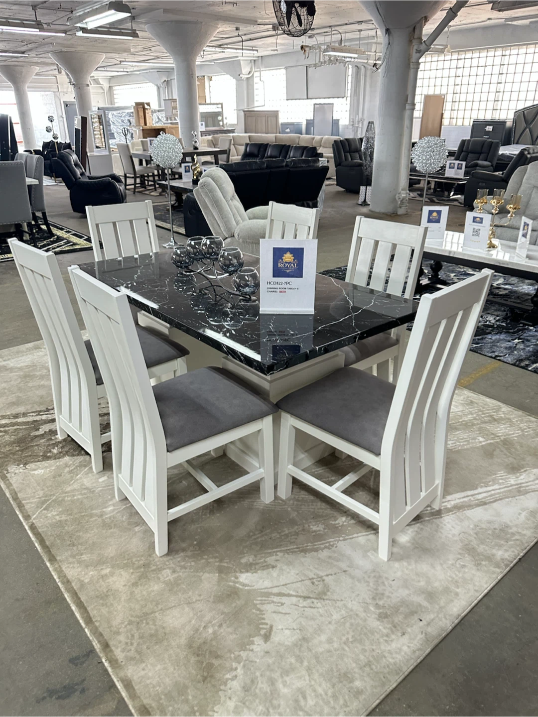 Dining table & 6 chairs