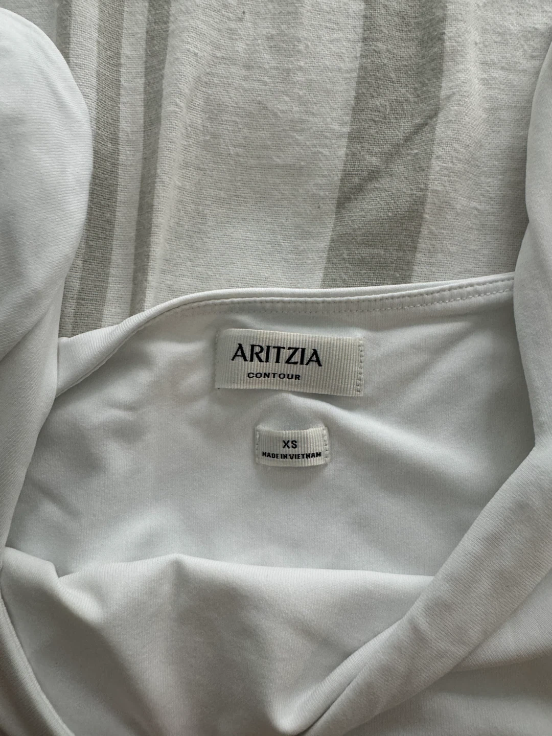 ARITZIA White Contour Puff Sleeve Top - photo 2