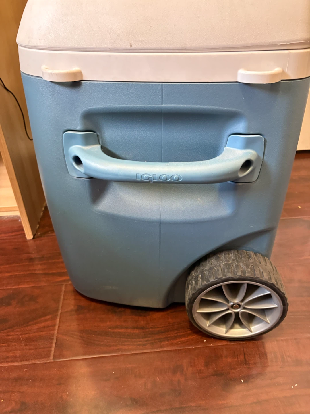 Igloo Maxcold Premium Wheeled Cooler - photo 3