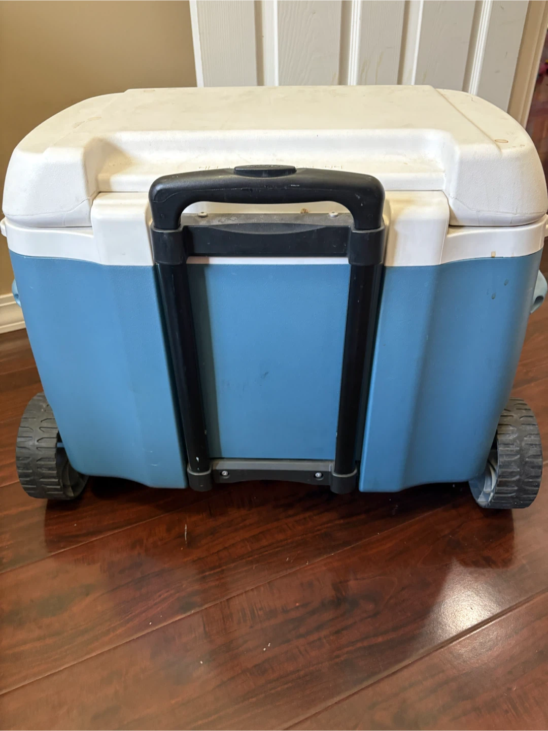 Igloo Maxcold Premium Wheeled Cooler - photo 4