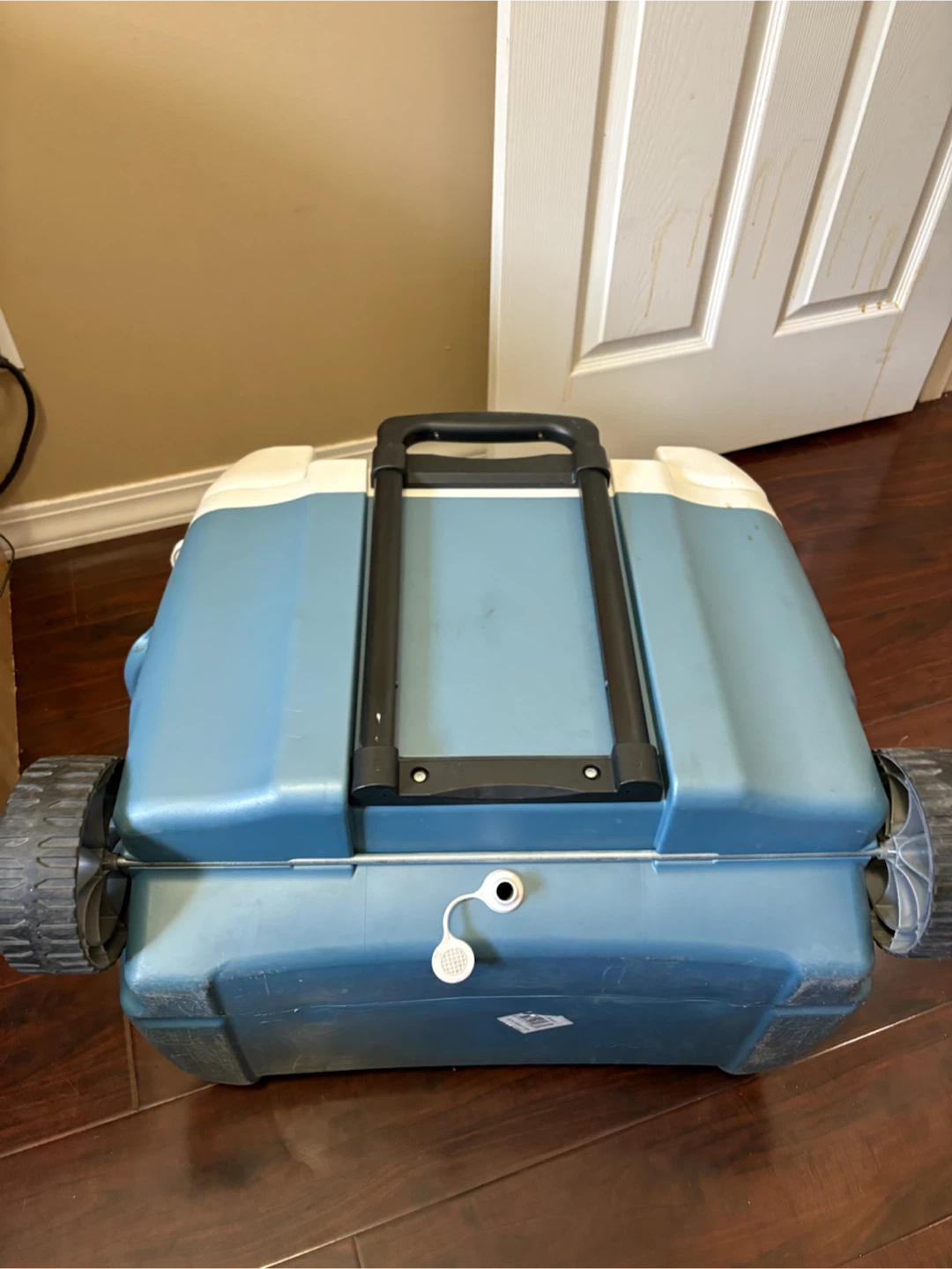 Igloo Maxcold Premium Wheeled Cooler - photo 5
