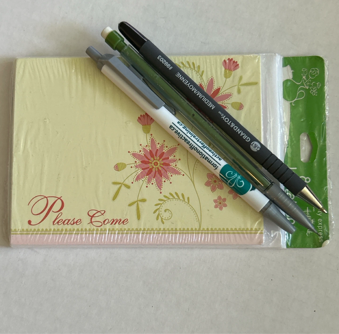 Hallmark Party Express 8 Invitations with Pens