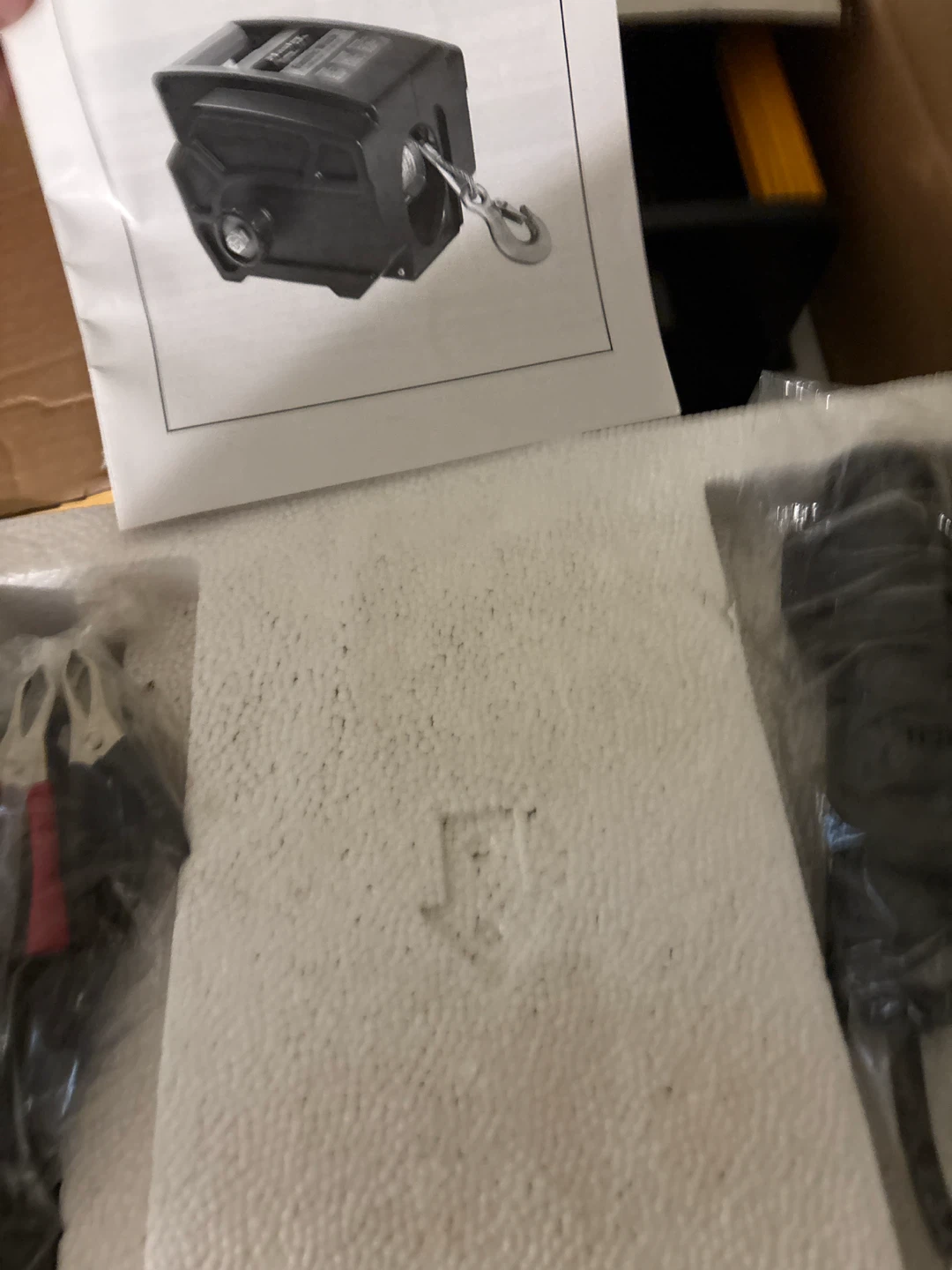 Master Lock Electric Winch 2,000 lb Capacity - photo 2