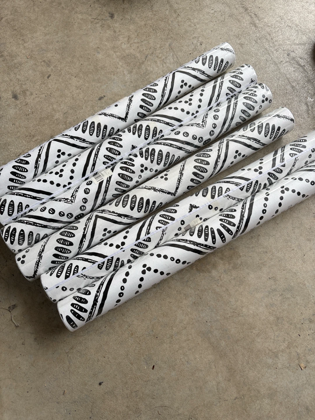 Rolls of Black and White Geometric Pattern Wallpaper - photo 2