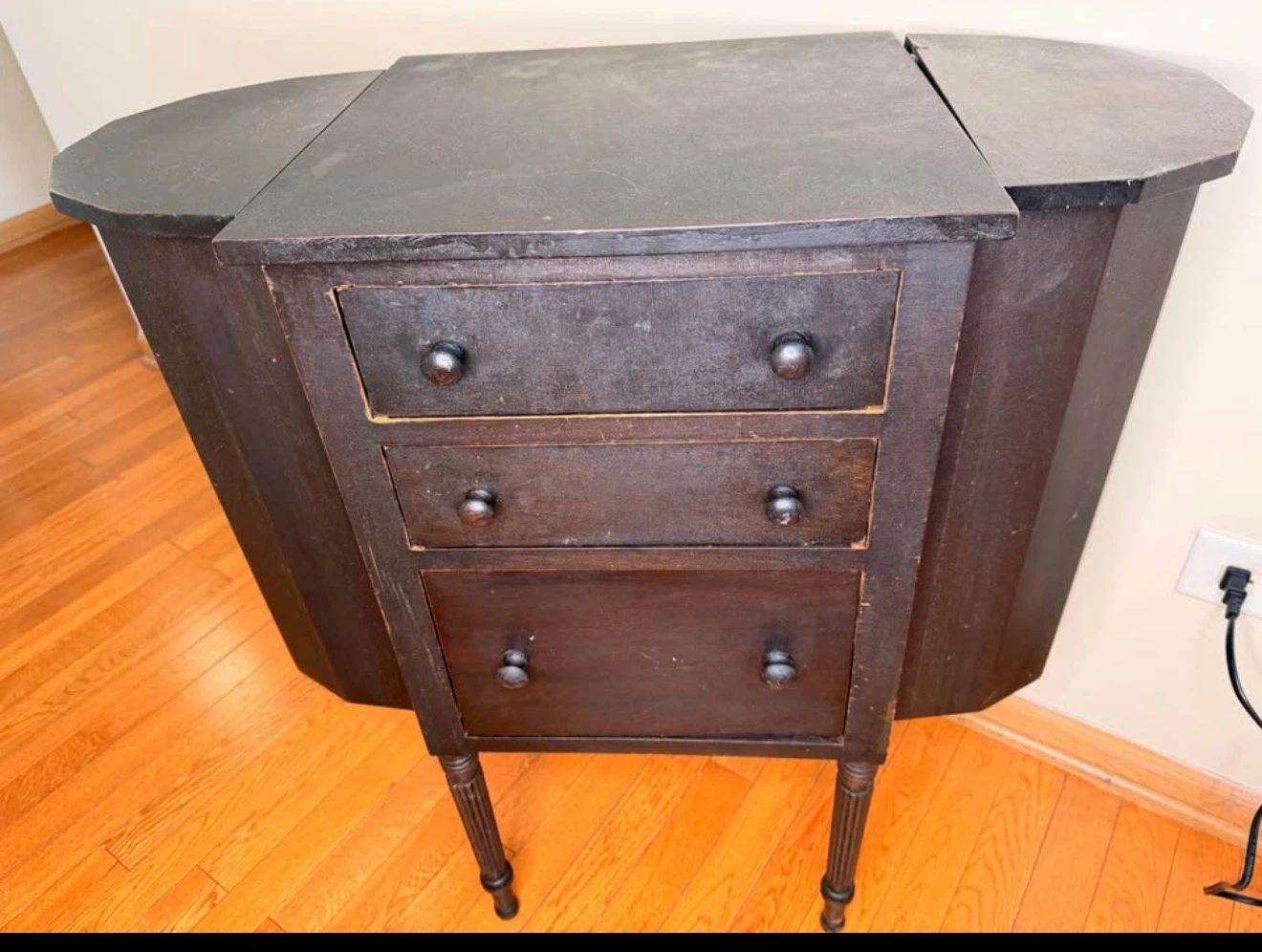 Vintage Martha Washington Style Mahogany Cabinet – Mid-Century - photo 2