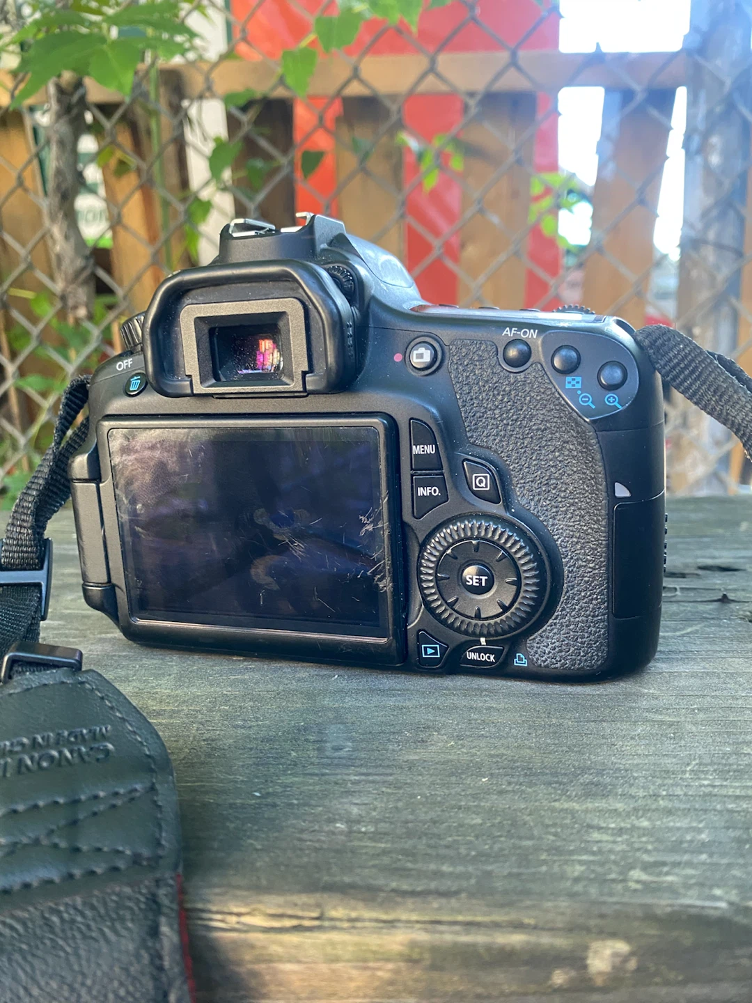 Canon EOS 60D DSLR Camera with EF-S 18-200mm Lens - photo 2