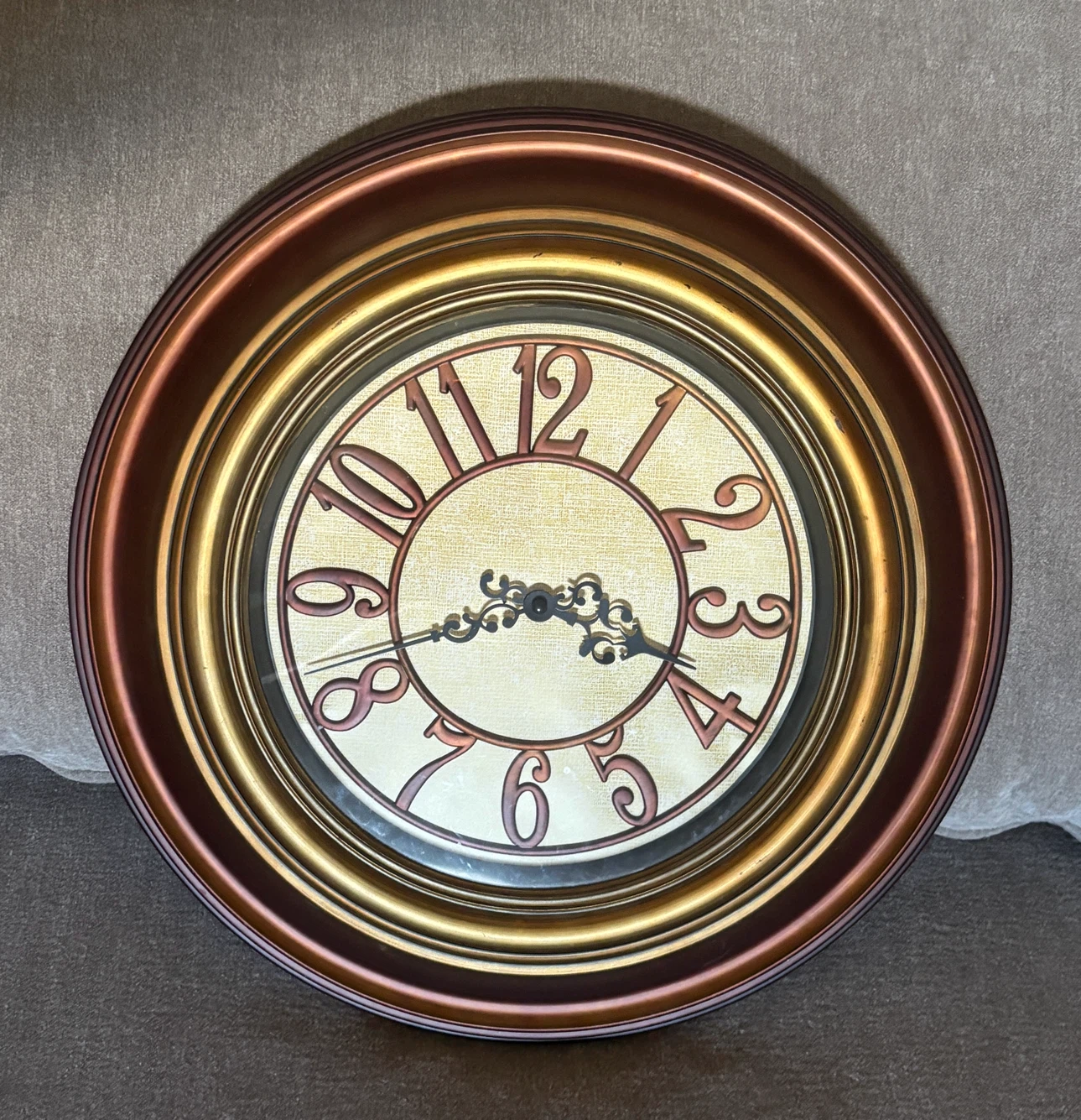 Round Wall Clock