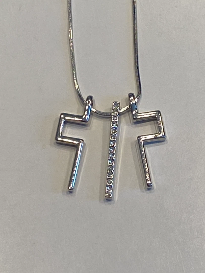 Stunning silver cross pendant and necklace! - photo 2