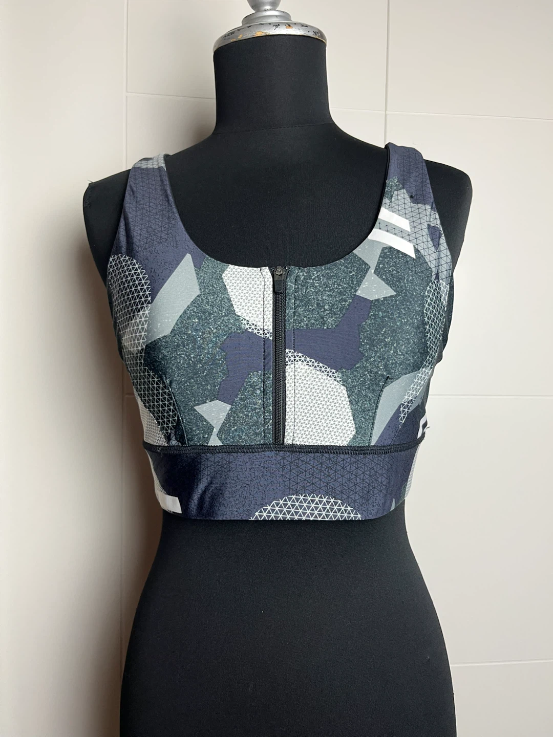 BODY PREMIUM Sports Bra Medium Camo Zip Front