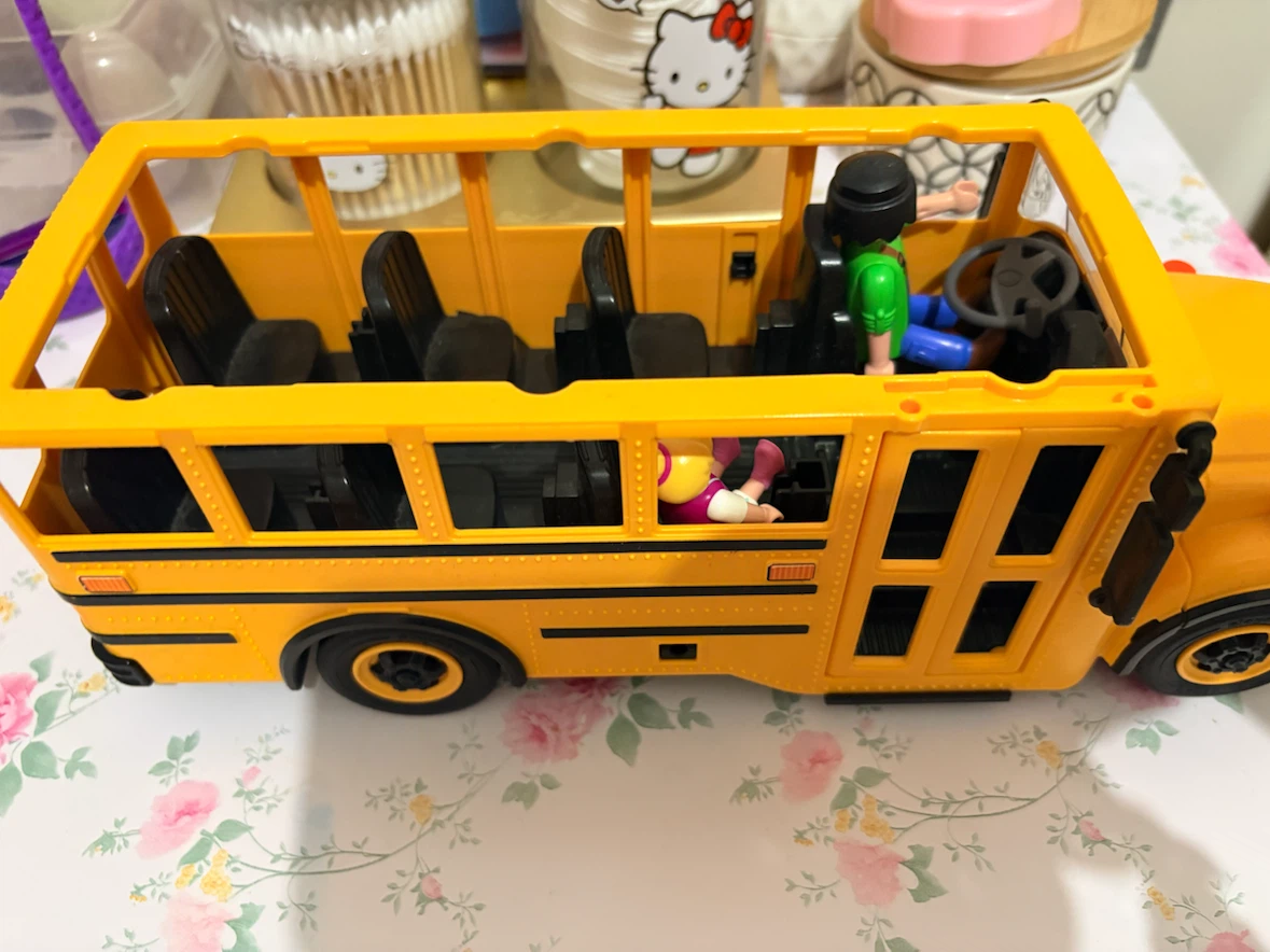 Yellow School Bus Toy with Figures - photo 2