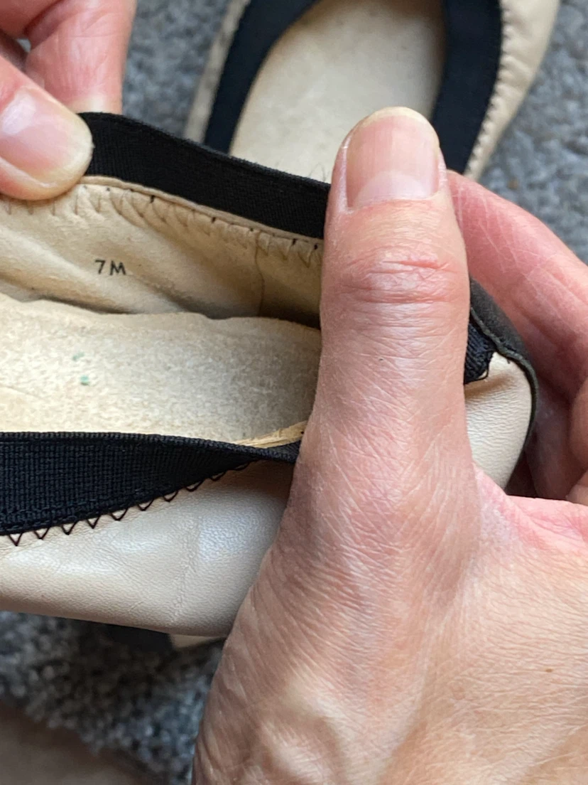 Beige ballet flats with black trim - photo 2