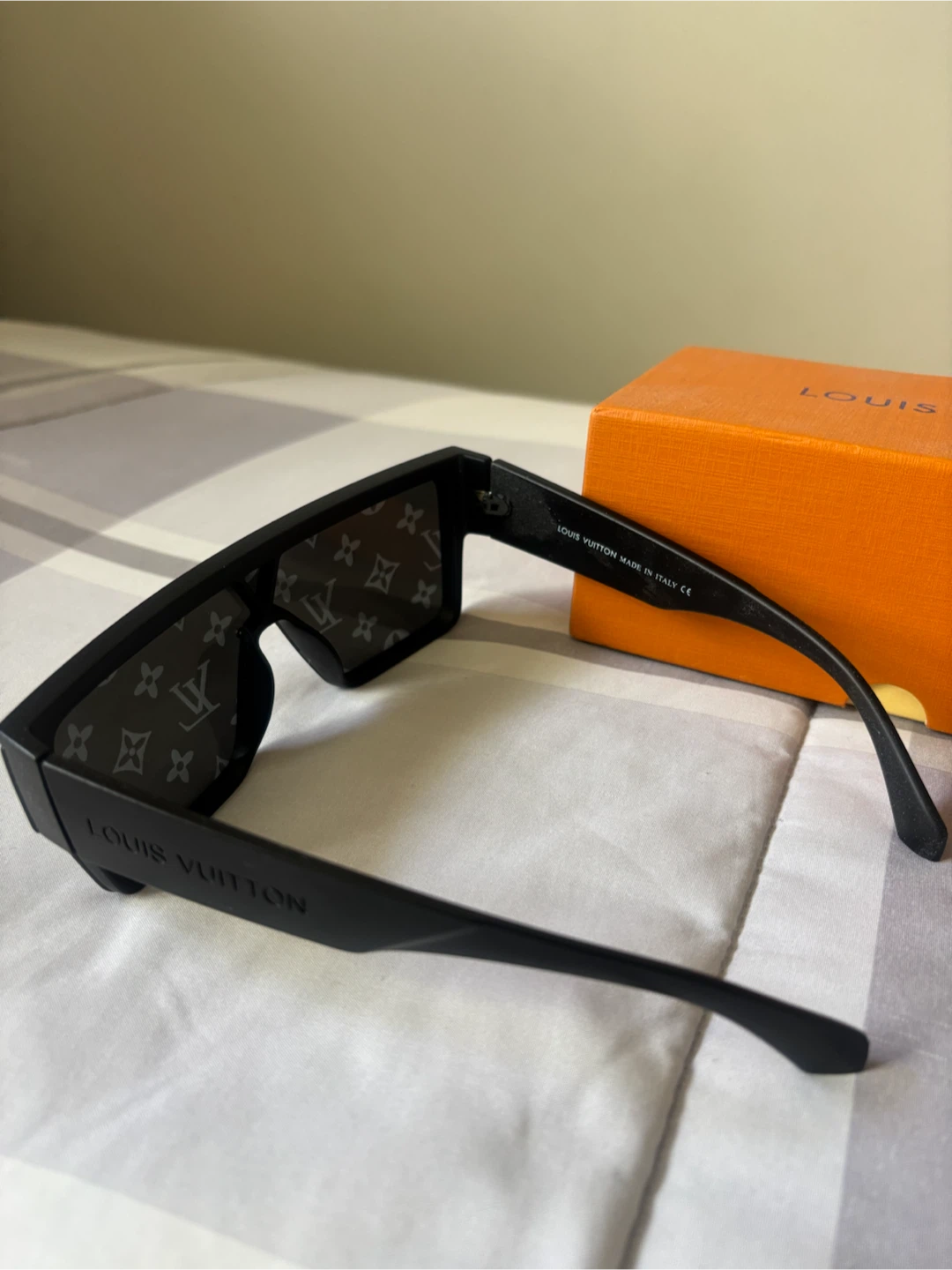 Louis Vuitton Sunglasses - photo 2