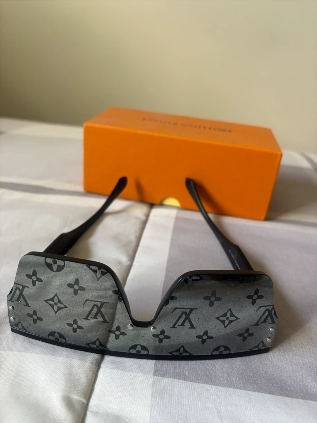 Louis Vuitton Sunglasses - photo 4