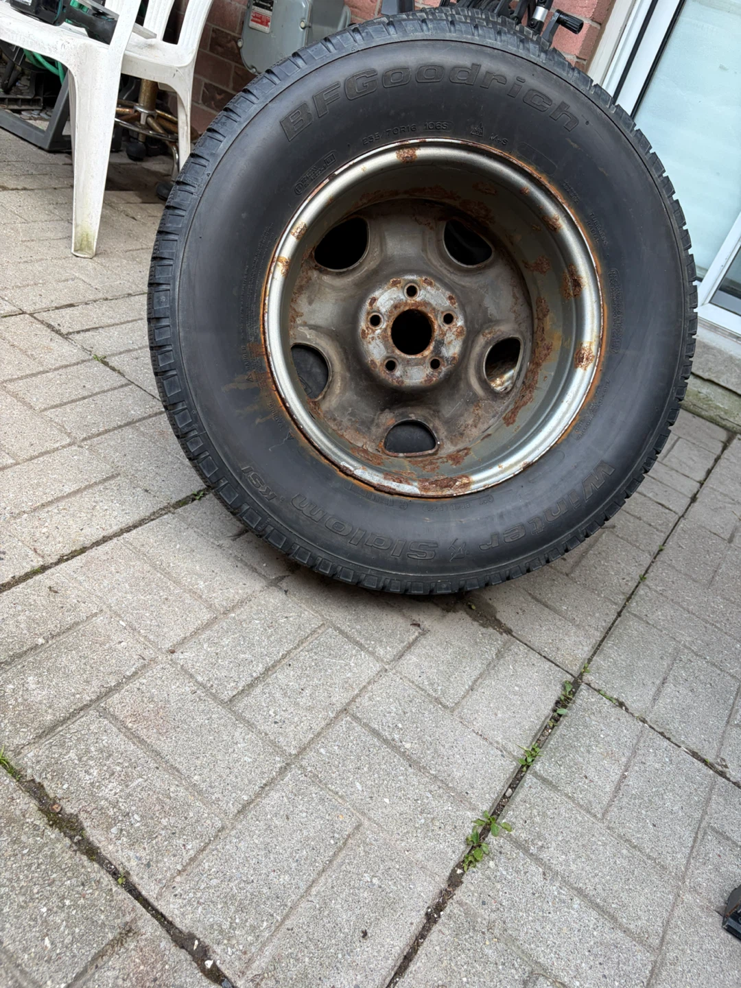 Set of 4 BFGoodrich Winter Tires on Rims - photo 3