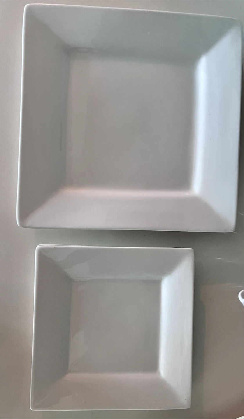 Set of four square dinner plates and salad plates - photo 2