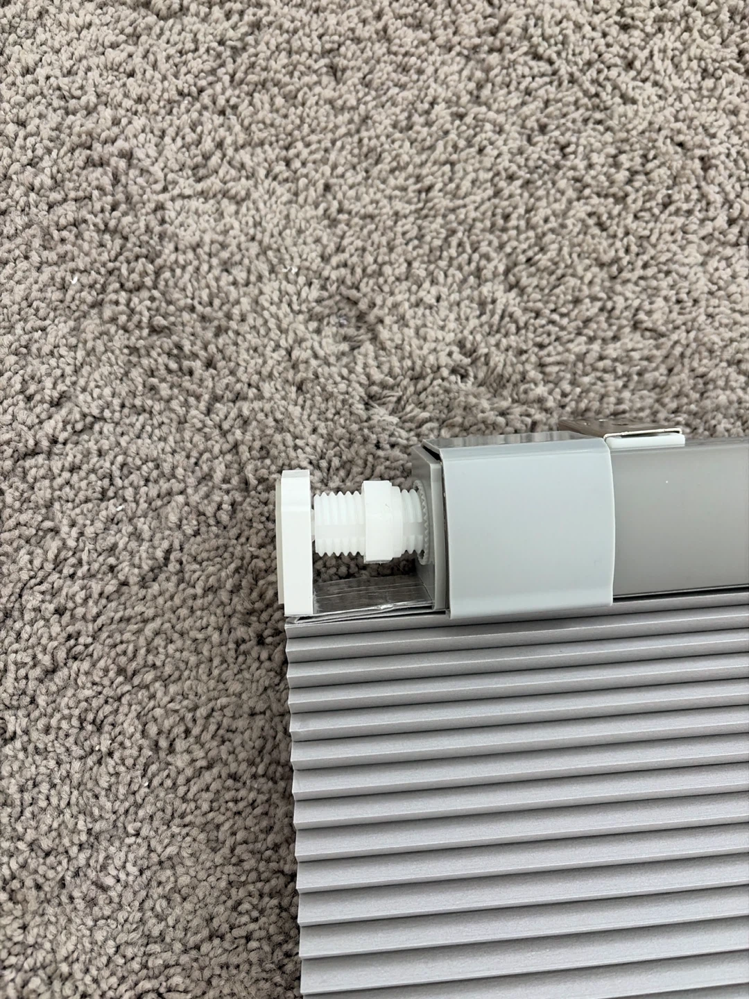 Like New Cordless Blackout Cellular Shades / Honeycomb Blinds - photo 5