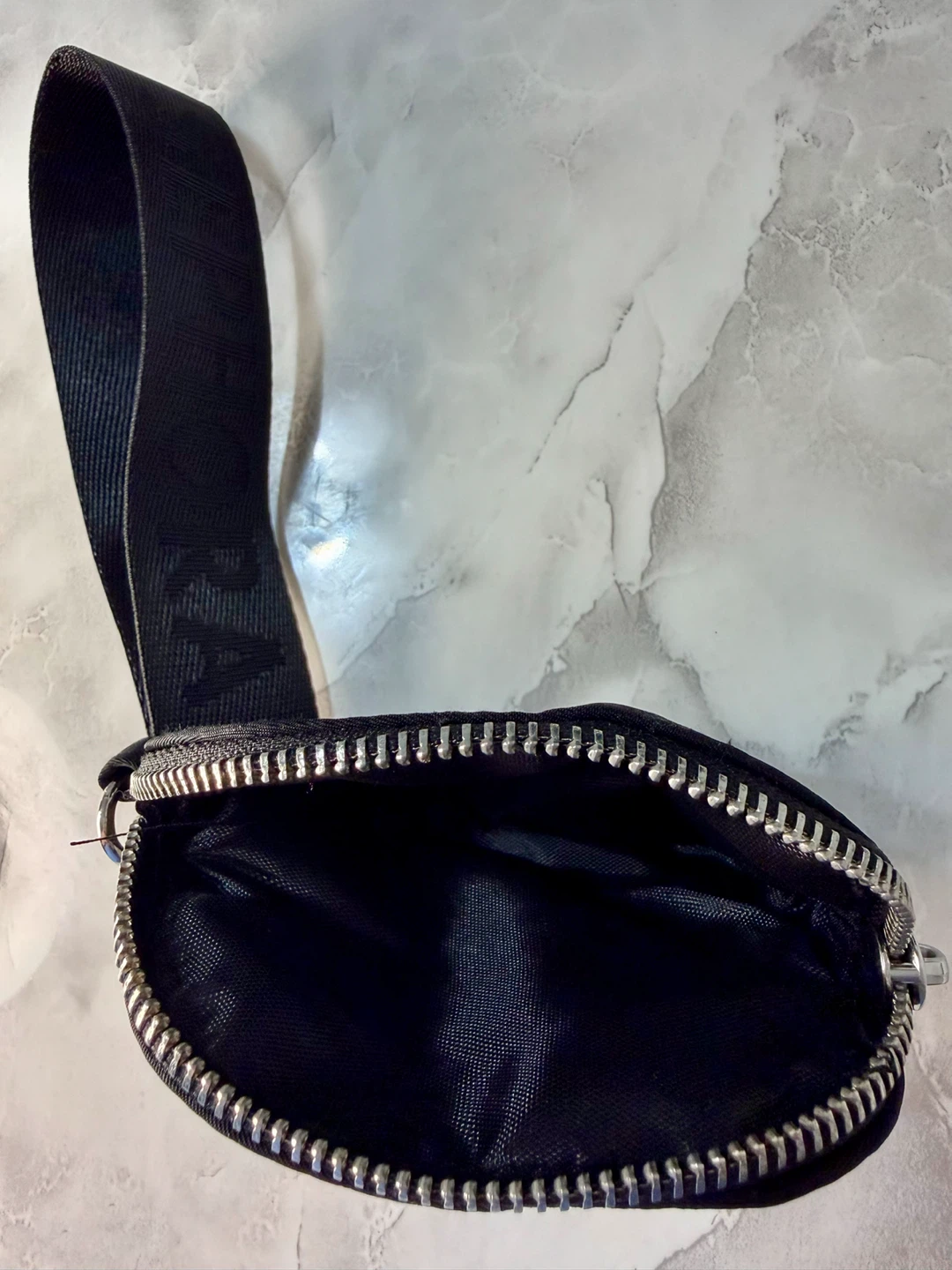 Sephora Beauty Insider Pouch with Wrist Strap - photo 2