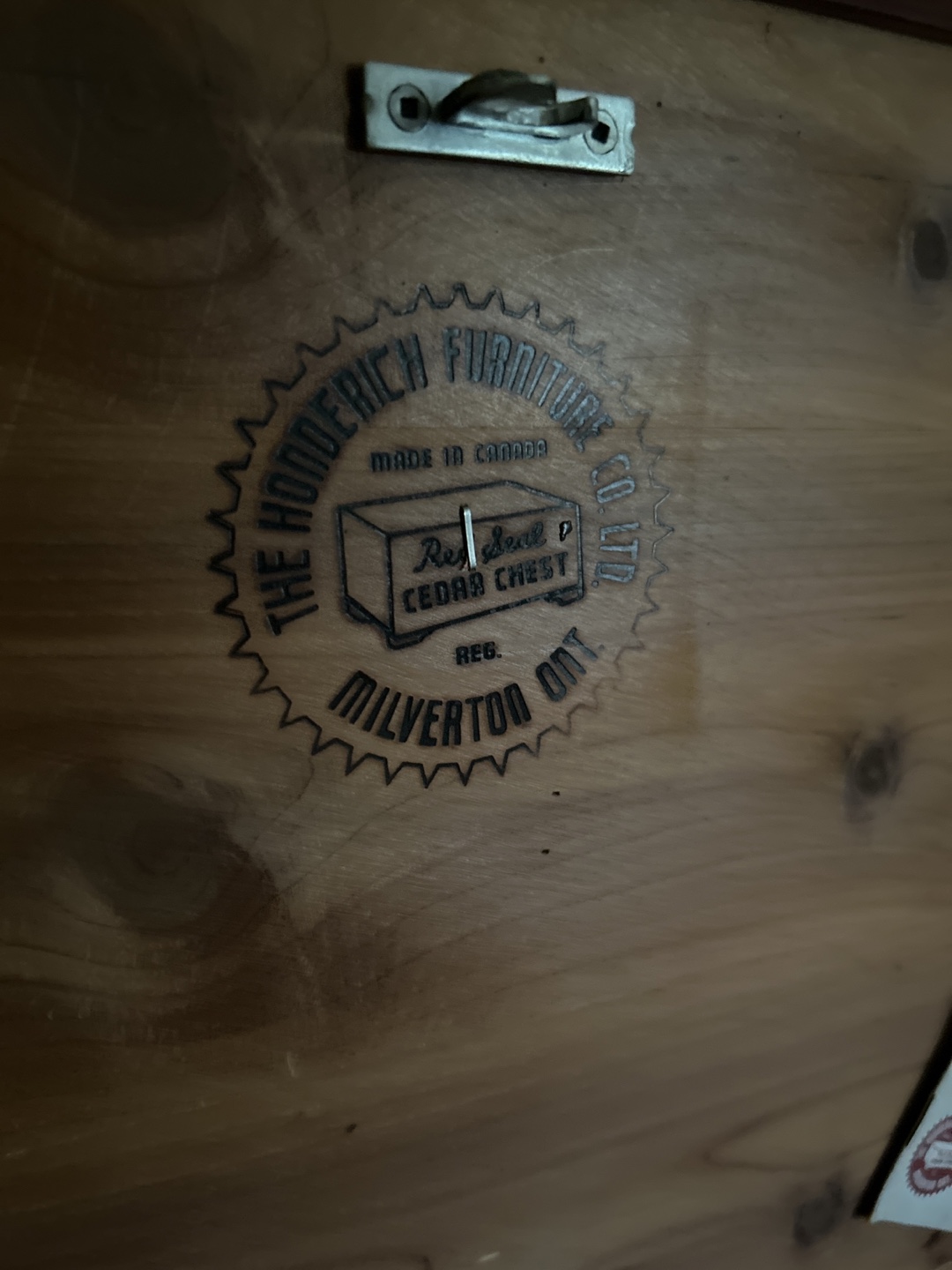 Red Seal Cedar Chest The Hoederich Furniture Co. Ltd - photo 4