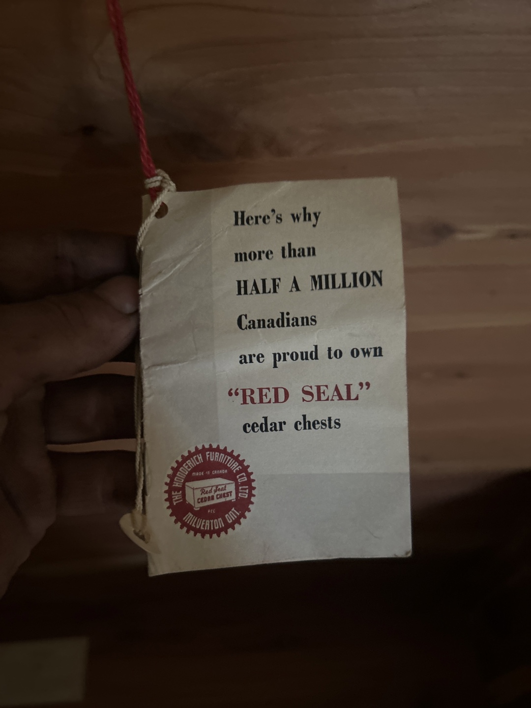 Red Seal Cedar Chest The Hoederich Furniture Co. Ltd - photo 3